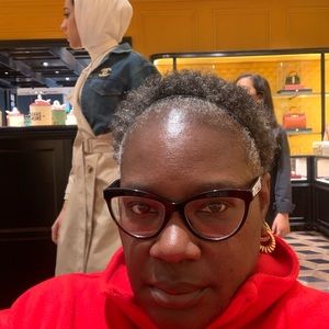 Meet your Posher, Lisa